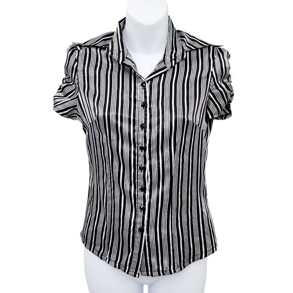 2/$20 Urban Behavior Silver & Black Buttons Down Shirt Top Size: XS - Picture 1 of 9